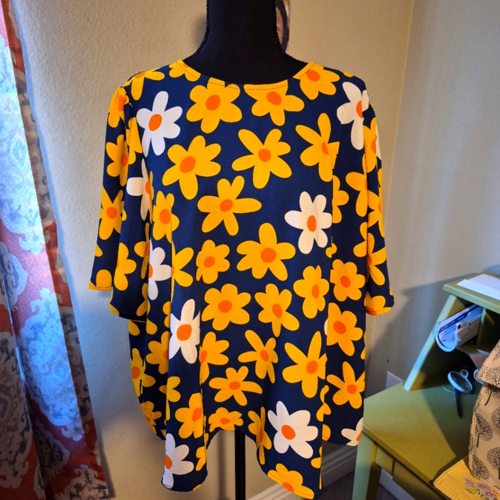 Floral Women's Top - Blue and Yellow. Size 2X